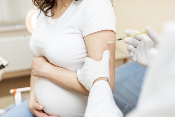 Μίνα Γκάγκα: Όσες θέλετε να κάνετε παιδιά εμβολιαστείτε