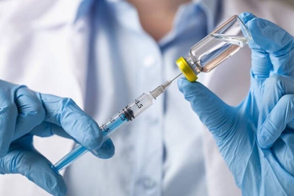 Συναγερμός με τα εμβόλια Pfizer και Moderna: «Χτυπούν» νεαρούς άνδρες μετά τη δεύτερη δόση!