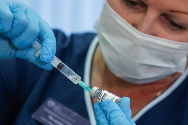Κορωνοϊός: Για αυτούς τους εργαζόμενους έρχεται υποχρεωτικός εμβολιασμός - Η αποτελεσματικότητα των εμβολίων σε ομάδες υψηλού κινδύνου