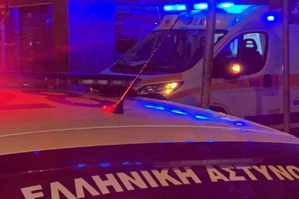 Φρίκη στην Καλλιθέα: Άνδρας βρέθηκε καρφωμένος σε κάγκελα έξω από πολυκατοικία (photo)