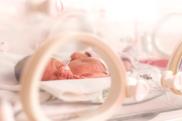 Ανείπωτη θλίψη: Μωρό λίγων ωρών έφυγε από τη ζωή μέσα σε ασθενοφόρο που το μετέφερε στην Πάτρα