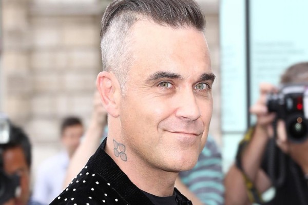 Robbie Williams: Κάνει διακοπές στη Μύκονο