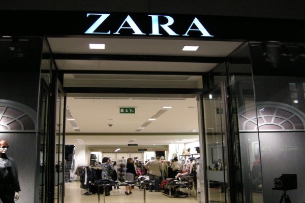 Zara: Απογειώστε τις εμφανίσεις σας με αυτό το σορτς - Κοστίζει 19,95 ευρώ
