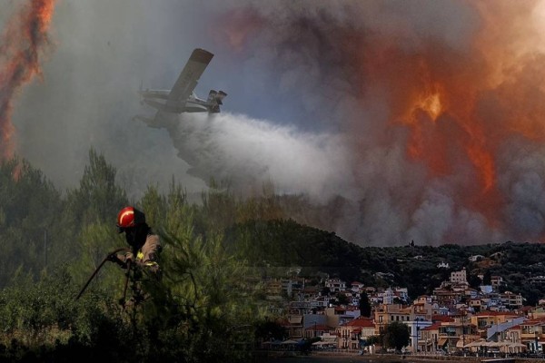 Θρίλερ με την πυρκαγιά στην Εύβοια: «Η φωτιά θα εξαπλωθεί από την Χαλκίδα μέχρι την Ιστιαία, θα καούν και άνθρωποι»