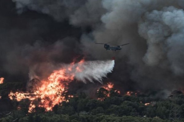 Απίστευτο: Ο λόγος που τα Canadair επιχειρούν τόσο αραιά στη Βαρυμπόμπη