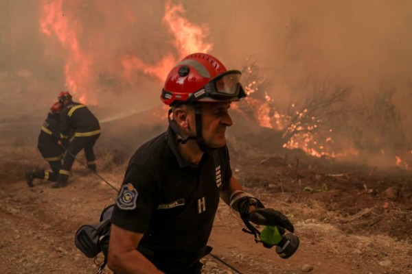 Φωτιά στην Εύβοια: Μεγάλη αναζωπύρωση στην Αβγαριά - Αγωνία για Αιδηψό και Ιστιαία