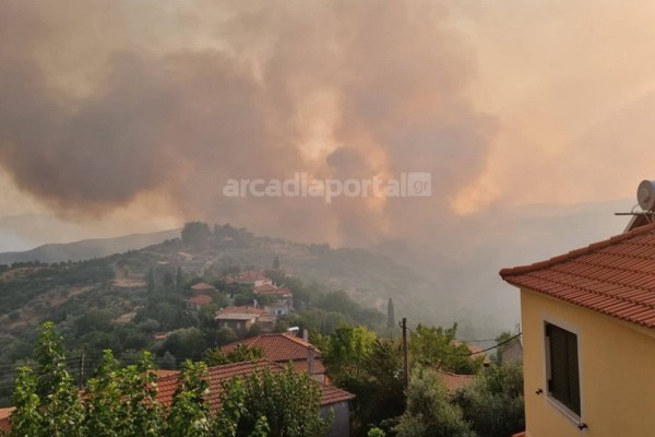 Φωτιά στην Αρκαδία: Νέο πύρινο μέτωπο ξέσπασε στο χωριό Ίσαρη