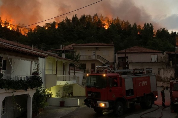 «Θα καούμε ζωντανοί στην Ιστιαία, οι φλόγες μας περικύκλωσαν»: Εφιάλτης στη Βόρεια Εύβοια!