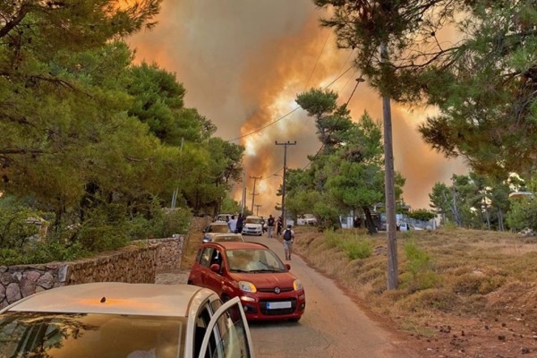 Καίγονται σπίτια στη Δροσοπηγή: Εκκενώνονται Κρυονέρι και Αφίδνες - Φόβοι για μπλακ άουτ