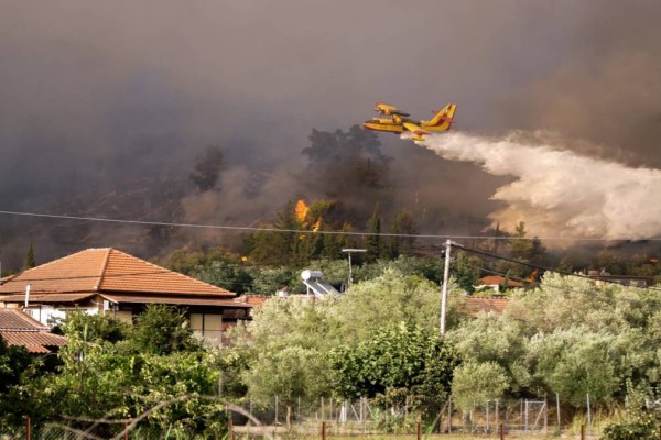 Φωτιές στην Ελλάδα: Το υπουργείο Εσωτερικών χορηγεί 1,5 εκατ. ευρώ σε 17 Δήμους και πέντε Περιφέρειες