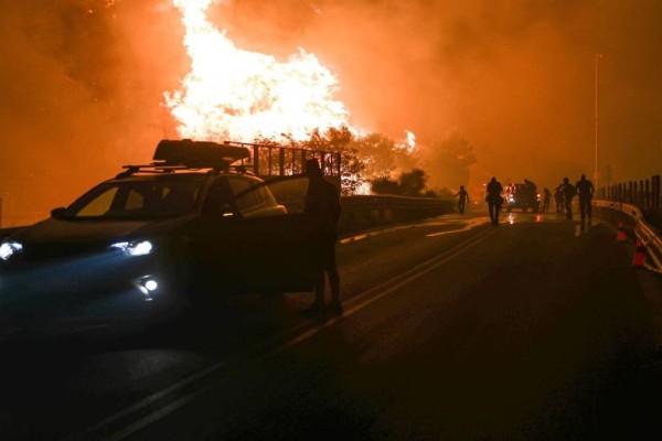 Κάτοικος Αφιδνών καταγγέλλει: «Μας άφησαν να σβήνουμε τη φωτιά μόνοι μας»