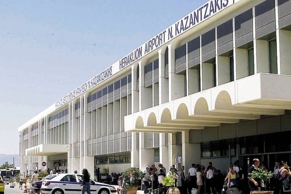 Ηράκλειο: 19 συλλήψεις στο αεροδρόμιο για πλαστογραφία πιστοποιητικών