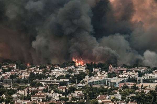 Ως την Κρήτη έφτασε ο καπνός από τις φωτιές – Εικόνες από δορυφόρο