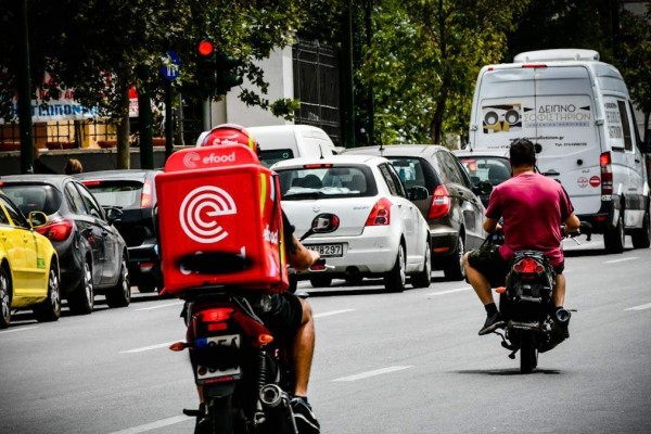 Υπουργείο Εργασίας: Αυτά είναι τα νέα δικαιώματα των ντελιβεράδων μετά τον σάλο με το e-food