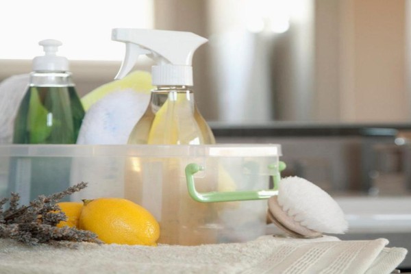Σπιτικό καθαριστικό προϊόν με λεμόνι - Απομάκρυνε τη σκόνη στο πι και φι!