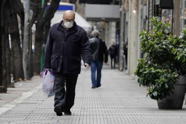 «Ο κορωνοϊός ήρθε για να μείνει - Θα φοράμε μάσκα για πολλά χρόνια»