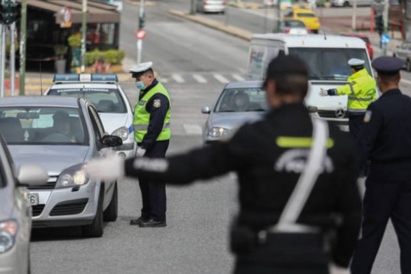 ΒΟΜΒΑ: Aπαγόρευση μετακίνησης εκτός νομού από «κόκκινες» περιοχές; Όλα τα νέα μέτρα που έχουν «πέσει» στο τραπέζι