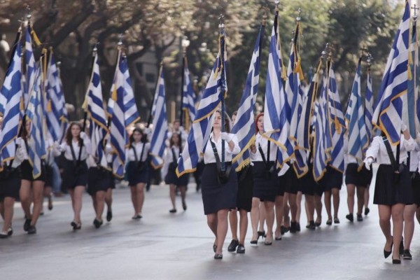 «Είναι τα νέα κορωνοπάρτι» - «Καμπανάκια» από τους ειδικούς για τις παρελάσεις της 28ης Οκτωβρίου (Video)