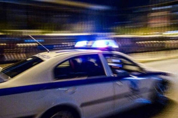 Άγρια καταδίωξη στο κέντρο της Αθήνας: Οδηγός προσπάθησε να εμβολίσει αστυνομικούς – Έπεσαν πυροβολισμοί (vid)