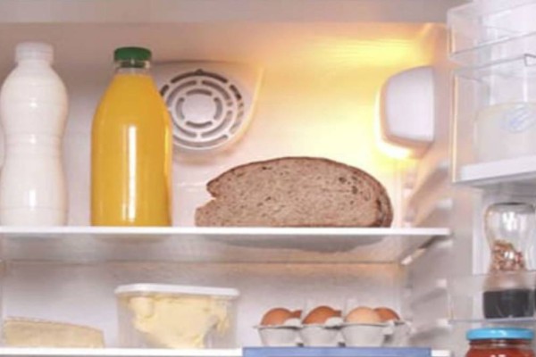 Έβαζε το ψωμί στο ψυγείο για να το κρατά φρέσκο - Μετά απ’ αυτό που θα δείτε... δεν θα το ξανακάνετε! (Video)