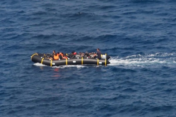 Τρεις νεκροί σε ναυάγιο ανοιχτά της Χίου - Έχουν διασωθεί 21 άνθρωποι (Video)
