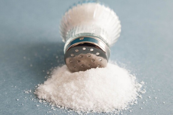 Πόσο αλάτι πρέπει να τρώμε την ημέρα - Ο κίνδυνος αν ξεπεράσουμε το όριο