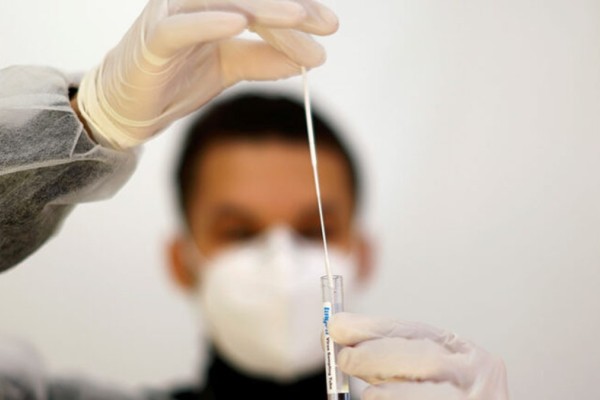 Κορωνοϊός: Παγκόσμιος συναγερμός για την «Όμικρον» - Κλειστά σύνορα και νέες αποφάσεις για το εμβόλιο