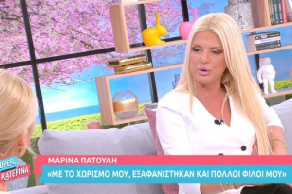 Κόλαση η Μαρίνα Πατούλη: Με μαύρη μπότα στιλέτο και μίνι λευκό φόρεμα στο Super Κατερίνα - 