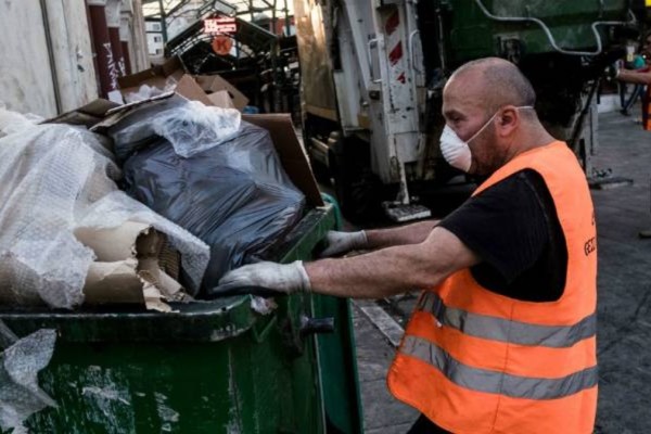 Απίστευτο περιστατικό στη Λήμνο: Πέταξε κατά λάθος στα σκουπίδια 100.000 ευρώ