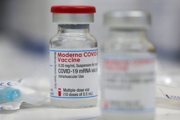 Έτοιμοι... και για Moderna: Ανοίγει η πλατφόρμα για την τρίτη δόση του εμβολίου με το σκεύασμά της