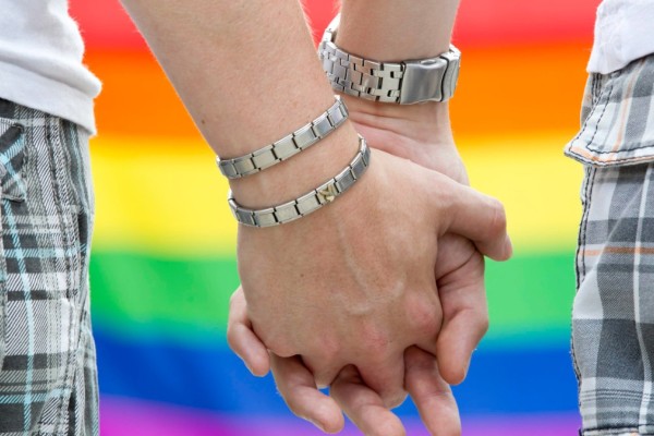 Ελβετία: Από την 1η Ιουλίου του 2022 τα ομόφυλα ζευγάρια θα μπορούν να παντρεύονται