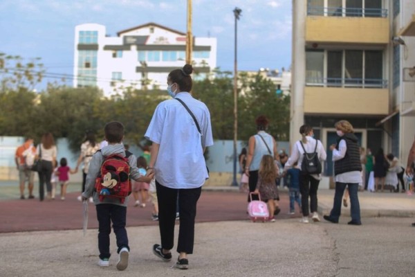 Ποινή φυλάκισης έως 3 χρόνια για γονείς που δεν στέλνουν τα παιδιά τους σχολείο – Εντός εβδομάδας η ρύθμιση