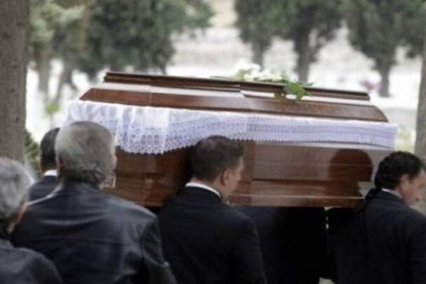 Οικογενειακή τραγωδία στον Βόλο: Δίδυμα αδέρφια πέθαναν με διαφορά λίγων ωρών