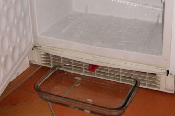 Πώς να κάνετε απόψυξη στο ψυγείο σας σε χρόνο μηδέν