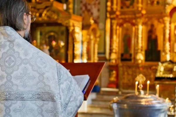 Κορωνοϊός: Με τηλεφωνικά ραντεβού οι πιστοί στις εκκλησίες – Το κάλεσμα για τις γιορτές