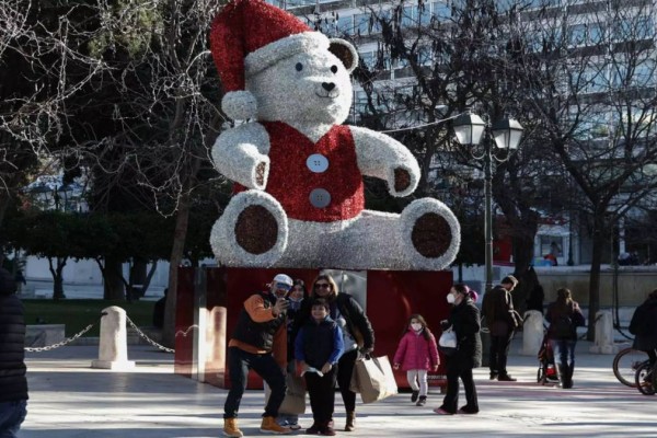 Νέα μέτρα: Με περιορισμούς παντού ξεκινά το 2022 και στα σχολεία – Τι συζητείται για το lockdown