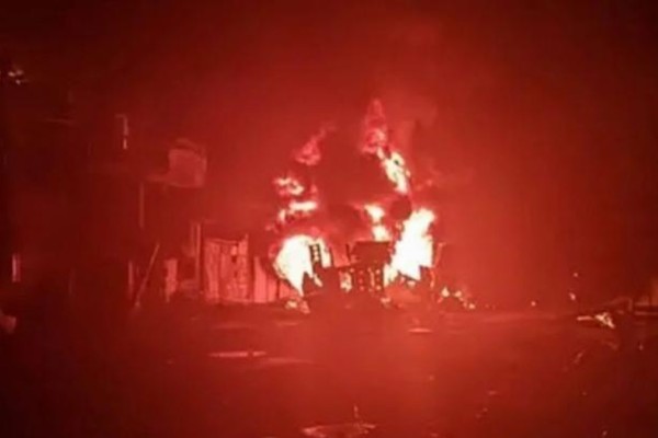 Ανείπωτη θλίψη: Τουλάχιστον 50 νεκροί από έκρηξη βυτιοφόρου - Άνθρωποι κάηκαν ζωντανοί