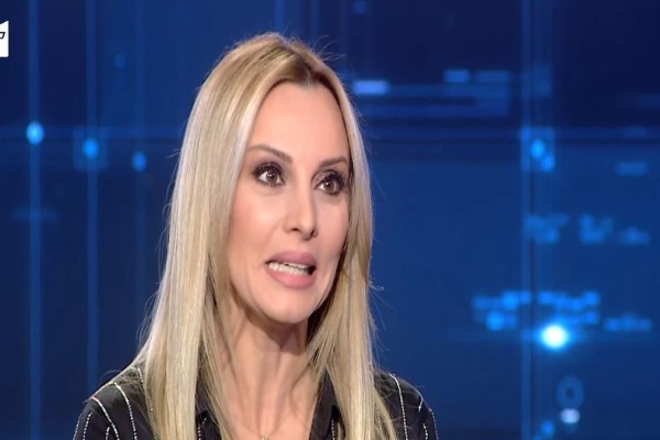 Πέγκυ Ζήνα: «Από τα 12 παλεύαμε με τον καρκίνο...» - Οι δύσκολες στιγμές και το μεγάλο μυστικό της τραγουδίστριας (Video)