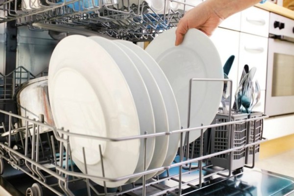 Εσύ ξέρεις ποιος είναι ο σωστός τρόπος για να γεμίσεις το πλυντήριο των πιάτων σου;