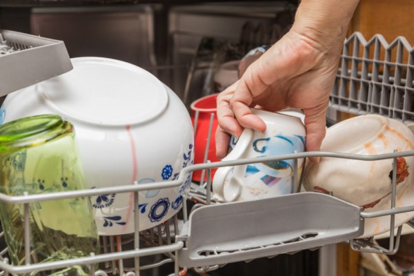 Καθάρισε σωστά το πλυντήριο πιάτων - Τα βήματα που πρέπει να ακολουθήσεις!