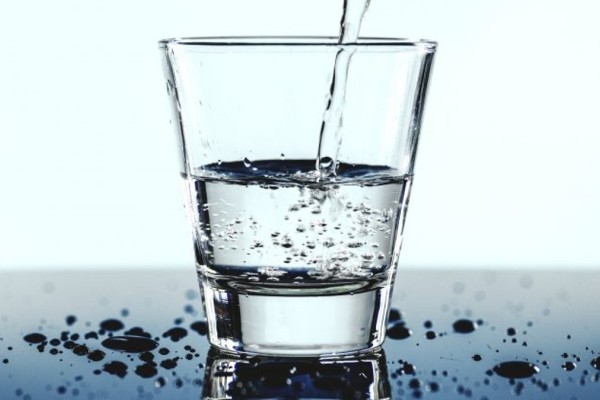 Μύθος τα 8 με 10 ποτήρια νερό ημερησίως! - Ένας εύκολος τρόπος για να υπολογίσεις πόσο νερό χρειάζεσαι!