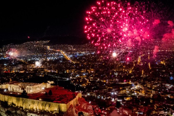 Τα άγνωστα πρωτοχρονιάτικα έθιμα της Ελλάδας  -  Η «καλή χέρα» και τα «κλίκια»