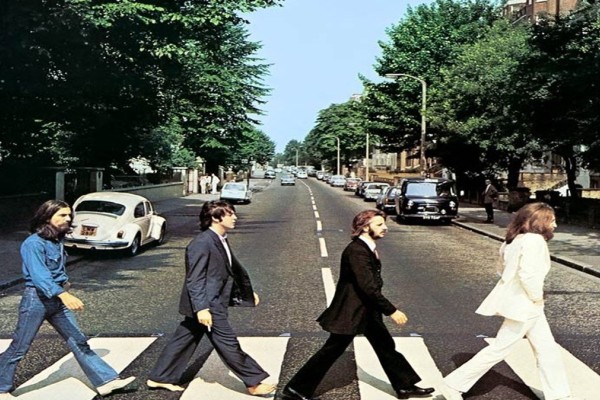 Θα τρελαθούν οι αιώνιοι funs των Beatles: Έχουν την ευκαιρία να αγοράσουν τις σπάνιες συνεντεύξεις τους