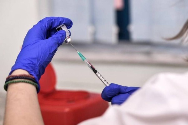 Εμβολιασμός τρίτης δόσης: Ποιο εμβόλιο κάνουμε ανά κατηγορία - Αυτό παράγει περισσότερα αντισώματα