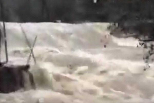 Σπάνιες εικόνες στον ποταμό Βοϊδομάτη - Ανατριχιαστικό βίντεο με τα ορμητικά νερά