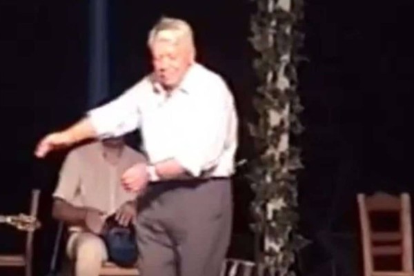 90χρονος παππούς χορεύει ζεϊμπέκικο και 