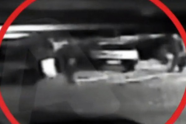 Νέο βίντεο σοκ - Άνω Πατήσια: Η στιγμή που αυτοκίνητο παρασύρει το 4χρονο αγοράκι – Λιποθυμά η μητέρα (Προσοχή: Σκληρές εικόνες)
