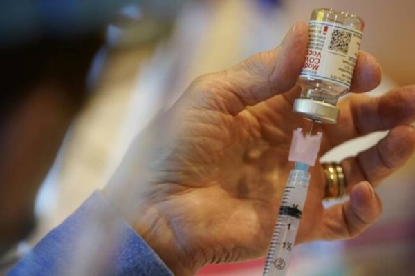 Συναγερμός για το εμβόλιο της Johnson&Johnson: Εντοπίστηκε νέα παρενέργεια – Ποια τα συμπτώματα