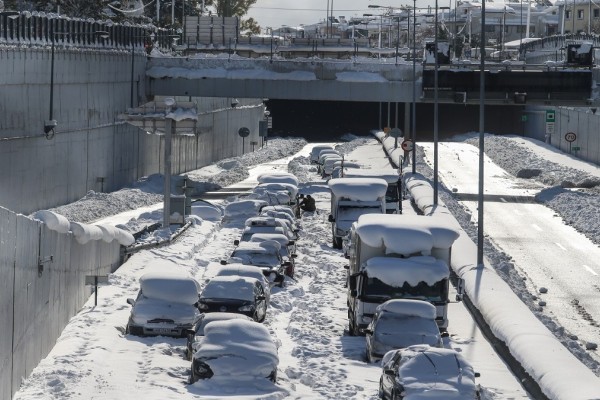 Αττική Οδός - Νέα συγκλονιστική μαρτυρία: «Έλιωνα το χιόνι για να πάρω τα φάρμακά μου» (video)