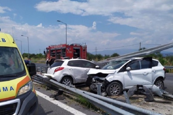 Τραγωδία με 20χρονους στην Πιερία: Τρεις νεκροί και δύο τραυματίες σε σοκαριστικό τροχαίο